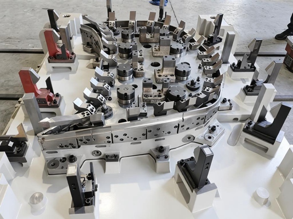 Engine Hood (Bonnet) Stamping Die